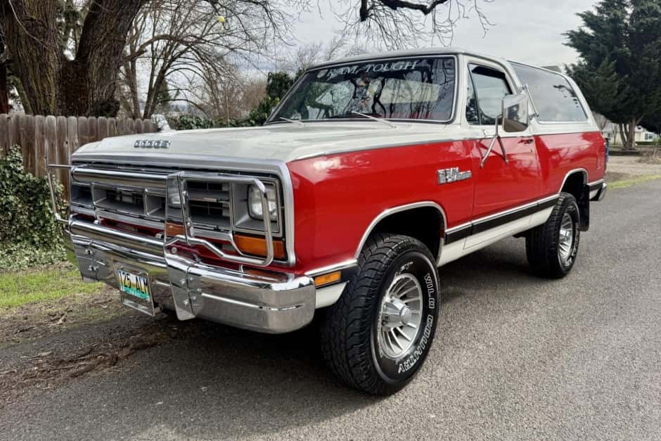1986 Dodge Ramcharger / Plymouth Trail Duster sold for $22,750
