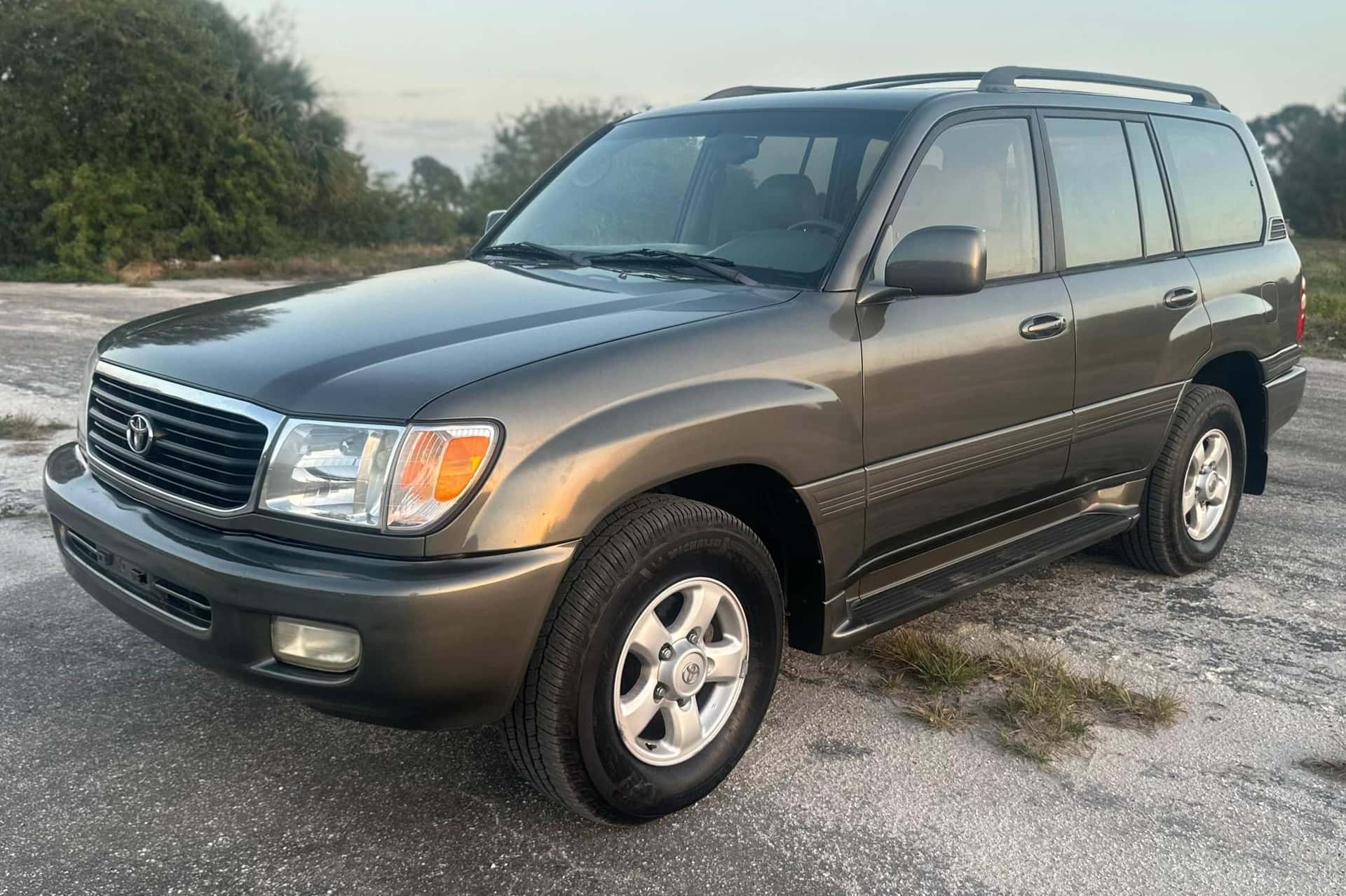 2000 Toyota Land Cruiser sold for $10,950