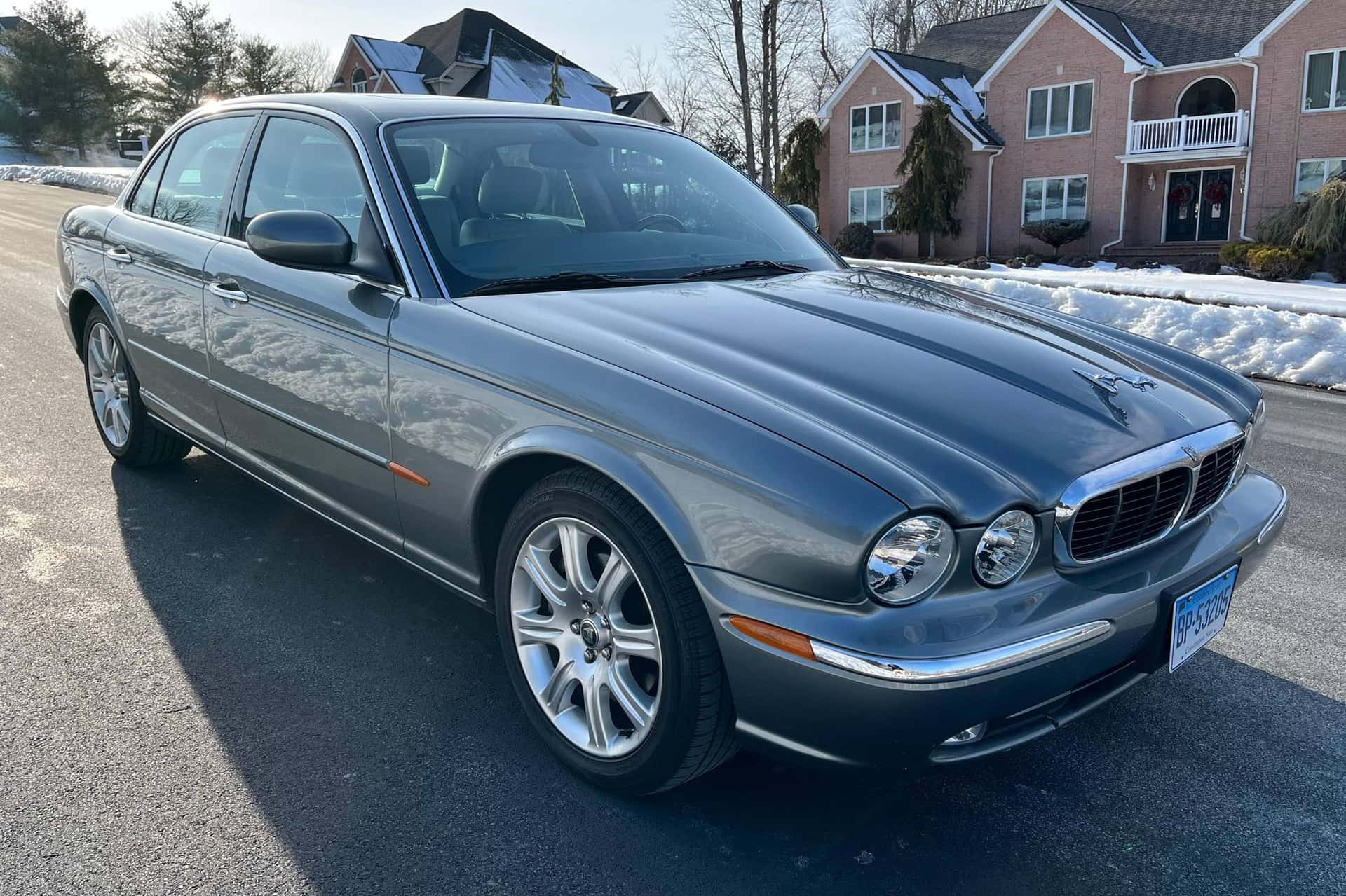 2004 Jaguar XJ8 sold for $9,300