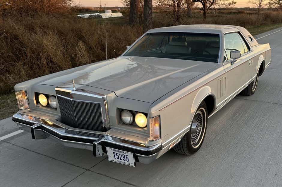 1979 Lincoln Continental Mark V (1977-1979) sold for $10,000
