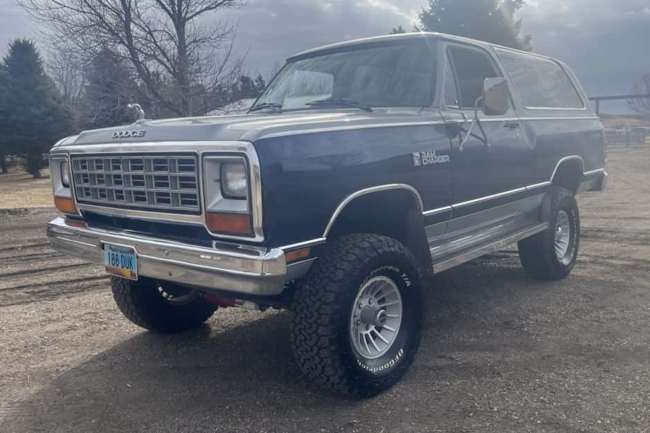 1984 Dodge Ramcharger / Plymouth Trail Duster sold for $11,500