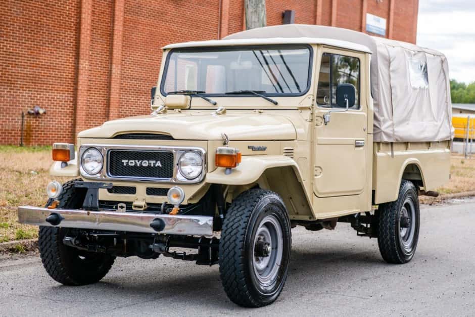 1981 Toyota Land Cruiser FJ45 sold for $16,250