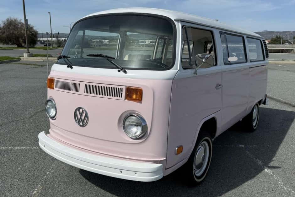 1973 Volkswagen Bay-Window Bus sold for $6,500