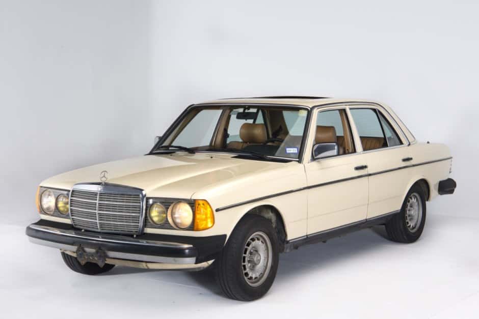 1985 Mercedes-Benz W123 sold for $10,000