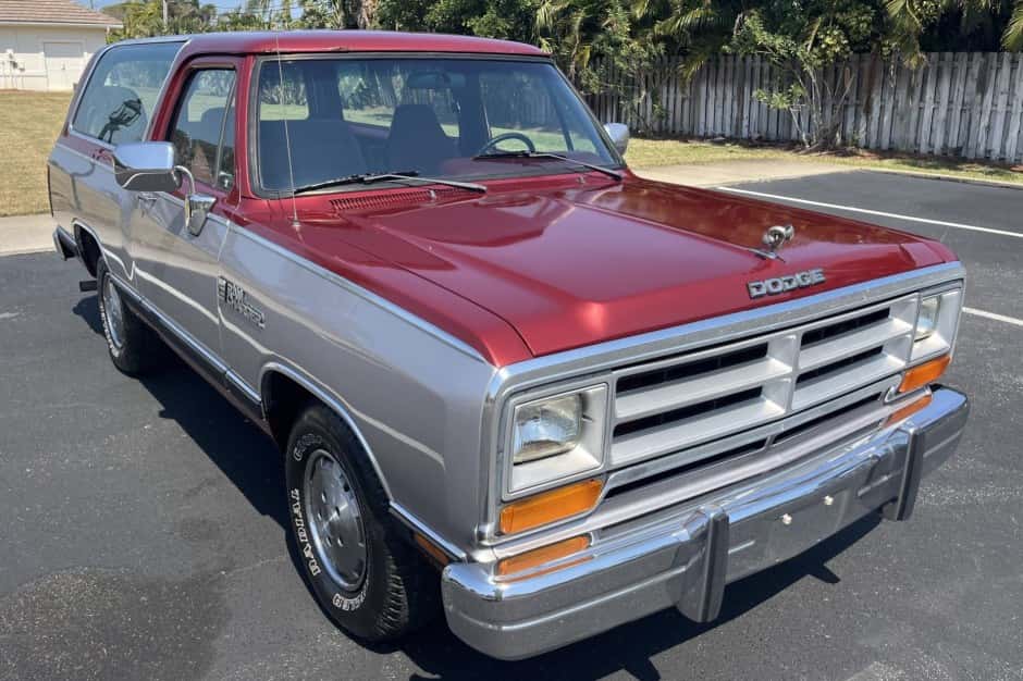 1989 Dodge Ramcharger / Plymouth Trail Duster sold for $9,000