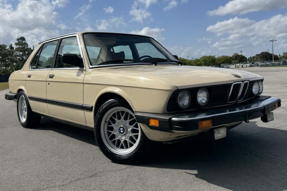 1982 BMW E28 5-Series sold for $6,300