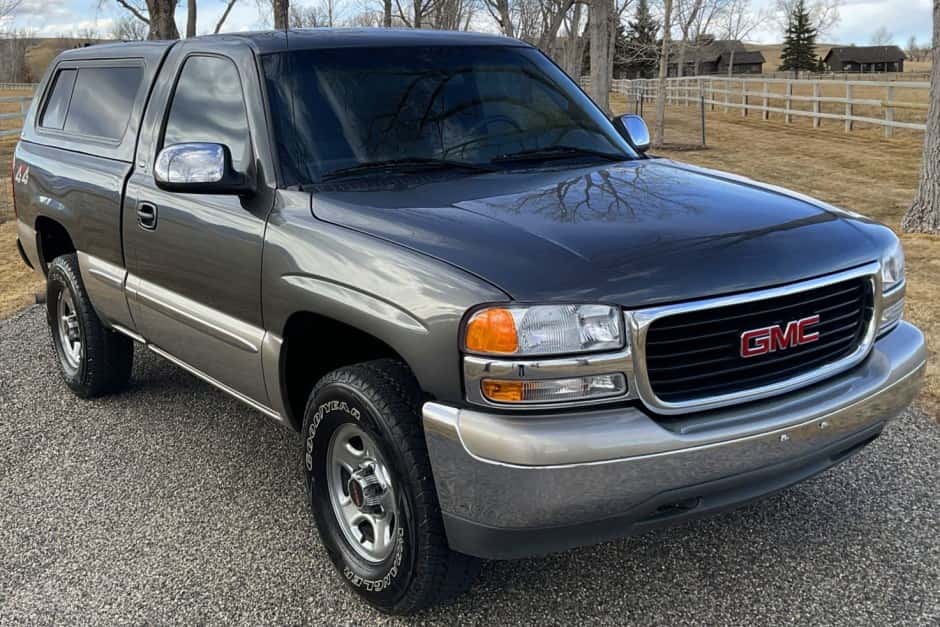 2000 GMC Sierra (GMT800 1999-2007) sold for $21,500