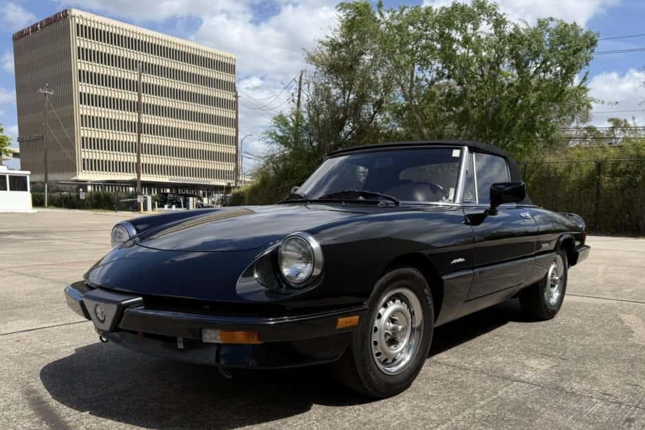 1987 Alfa Romeo 105/115 Spider Series 3 sold for $5,500