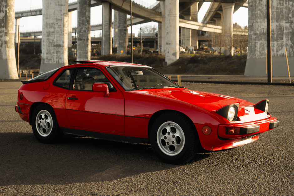 1987 Porsche 924 sold for $8,200
