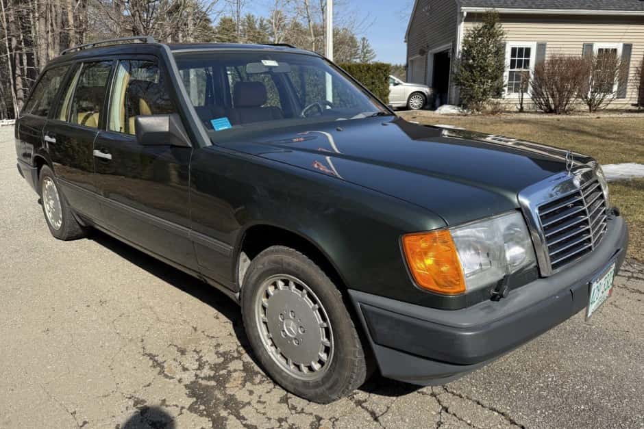 1989 Mercedes-Benz W124 E-Class sold for $4,700