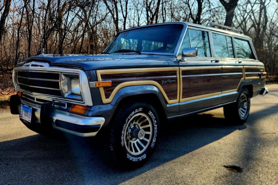 1988 Jeep SJ Grand Wagoneer sold for $12,000