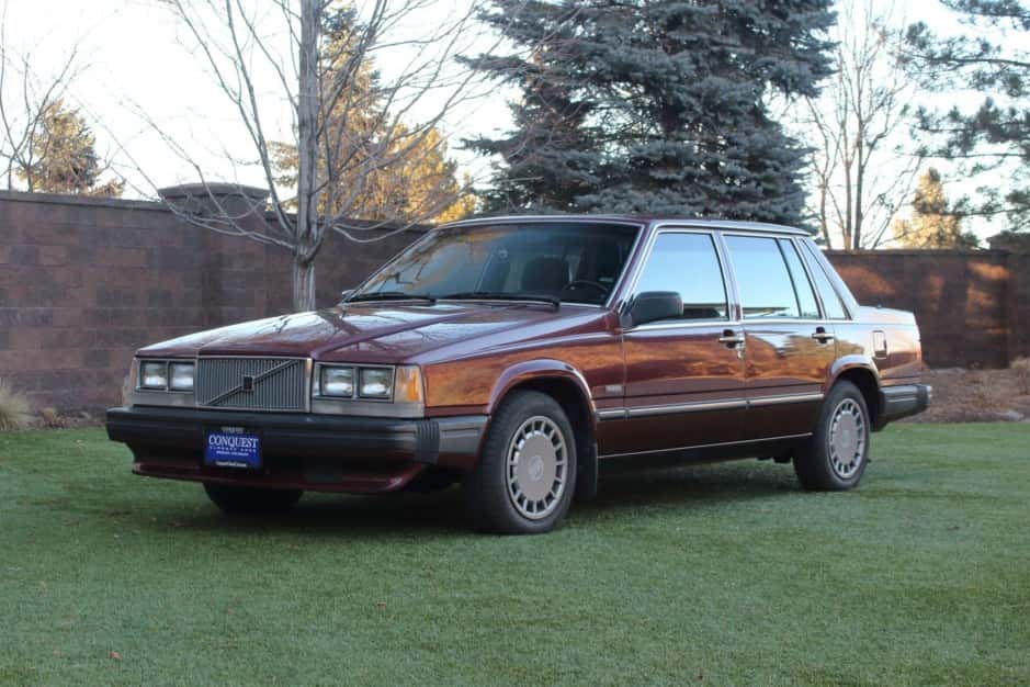 1989 Volvo 700-Series sold for $5,850