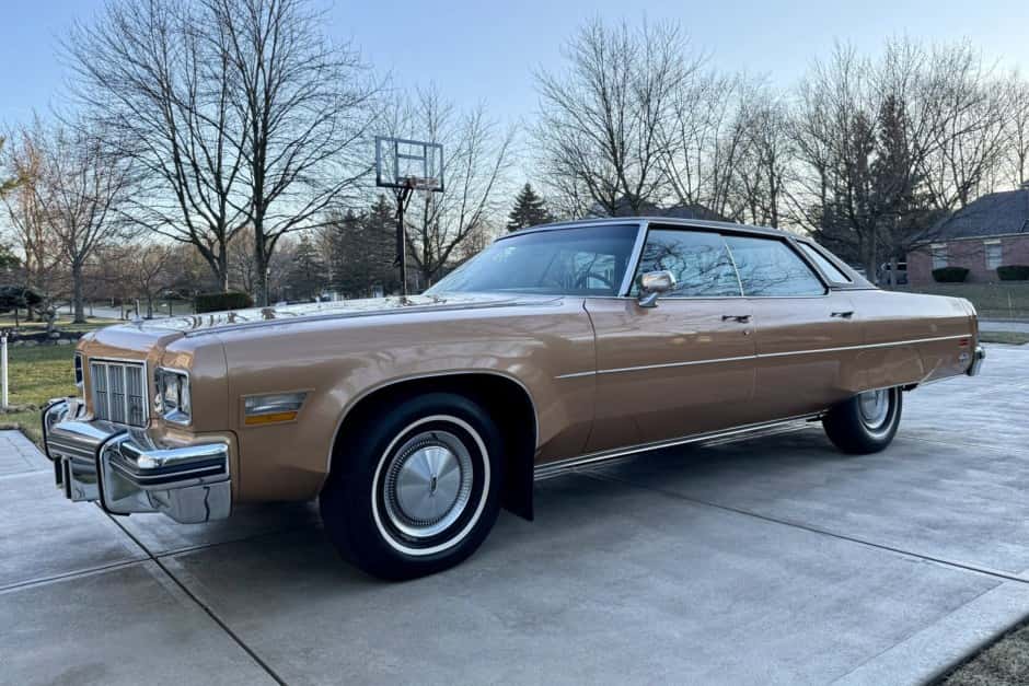 1975 Oldsmobile 98 sold for $14,250