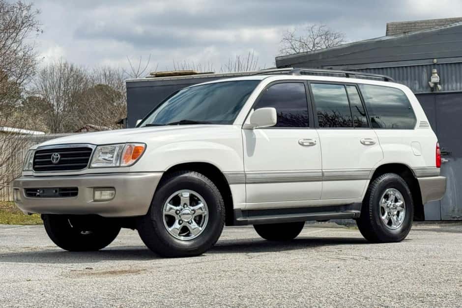 1999 Toyota Land Cruiser 100-Series sold for $9,350