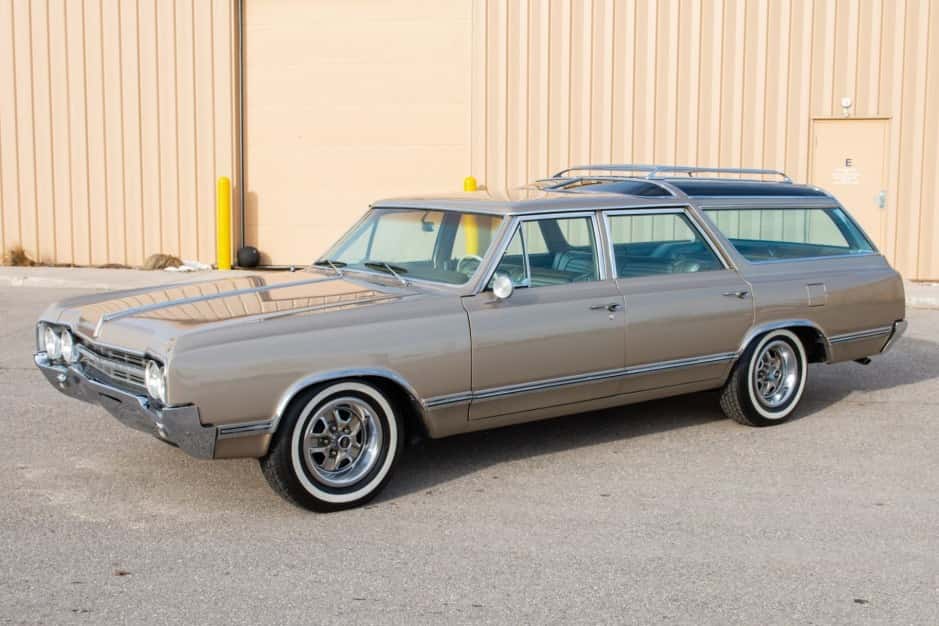 1965 Oldsmobile Vista Cruiser sold for $27,500