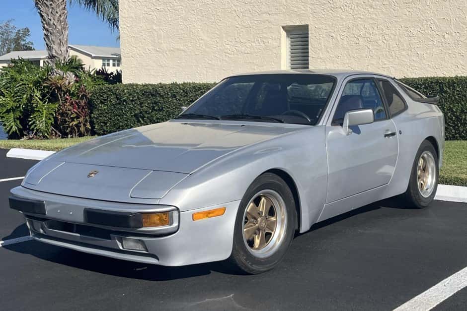 1986 Porsche 944 sold for $7,100
