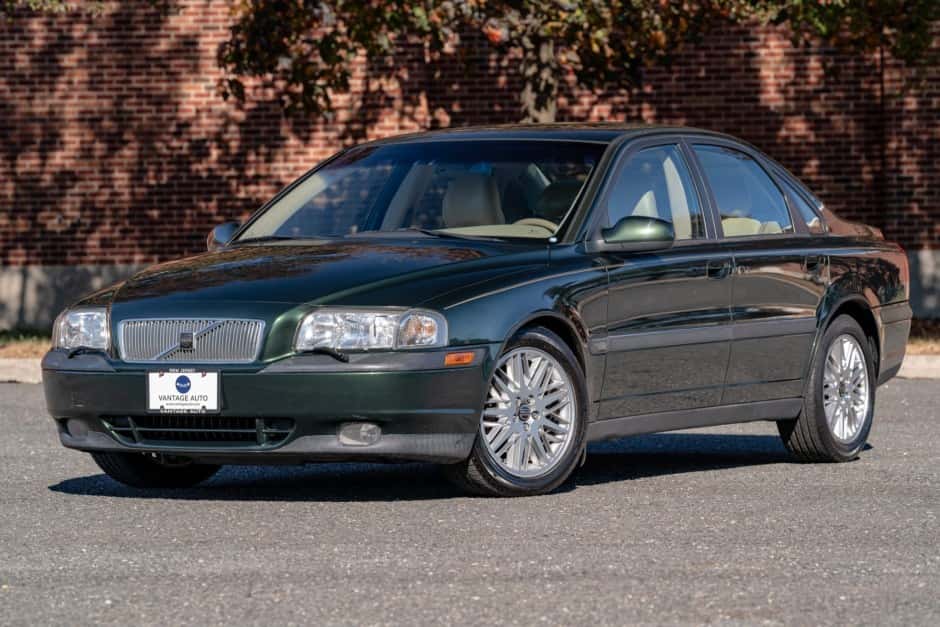 2000 Volvo  sold for $8,250