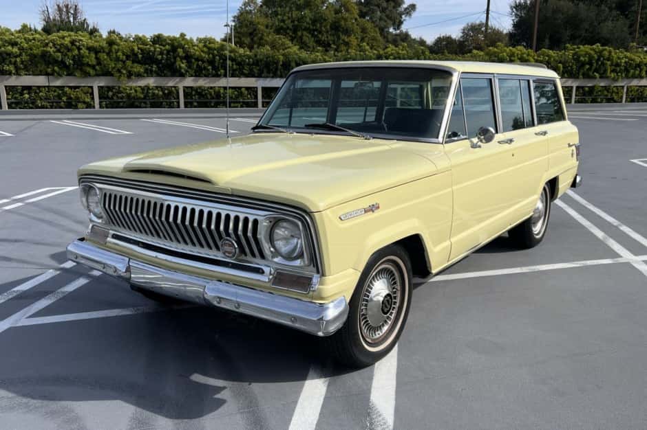 1967 Jeep SJ Wagoneer sold for $11,500