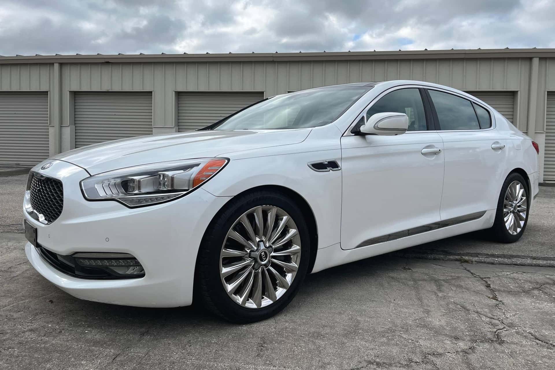 2015 Kia K900 sold for $14,000