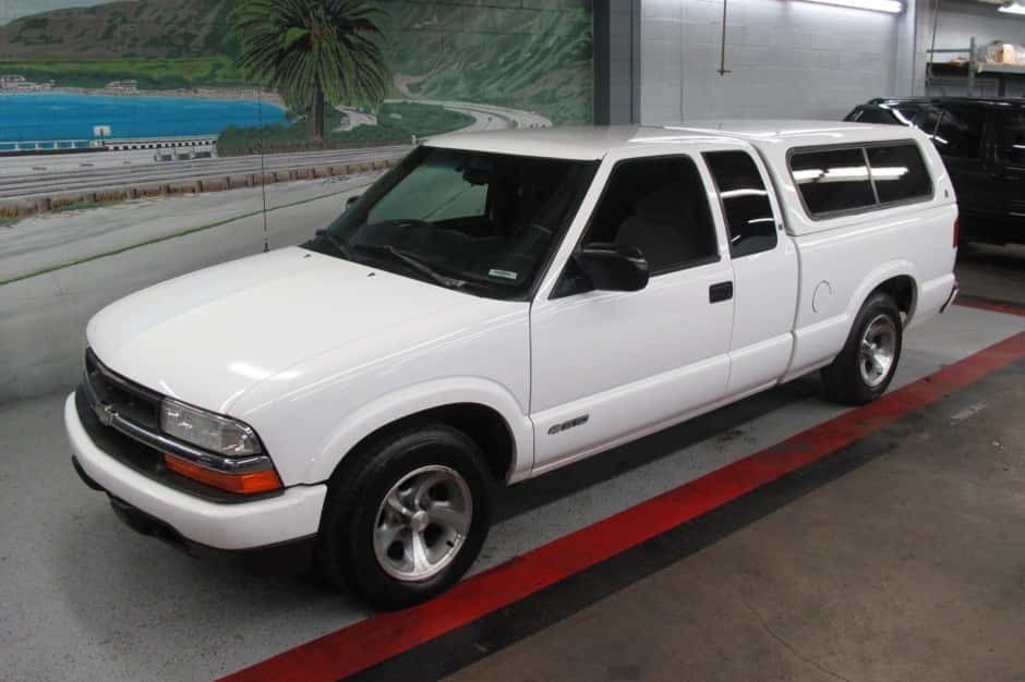 2002 Chevrolet S-10 (1994-2004) sold for $7,100