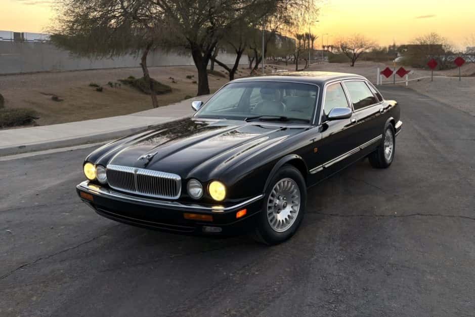 1996 Jaguar X300 XJ (1995-1997) sold for $9,675