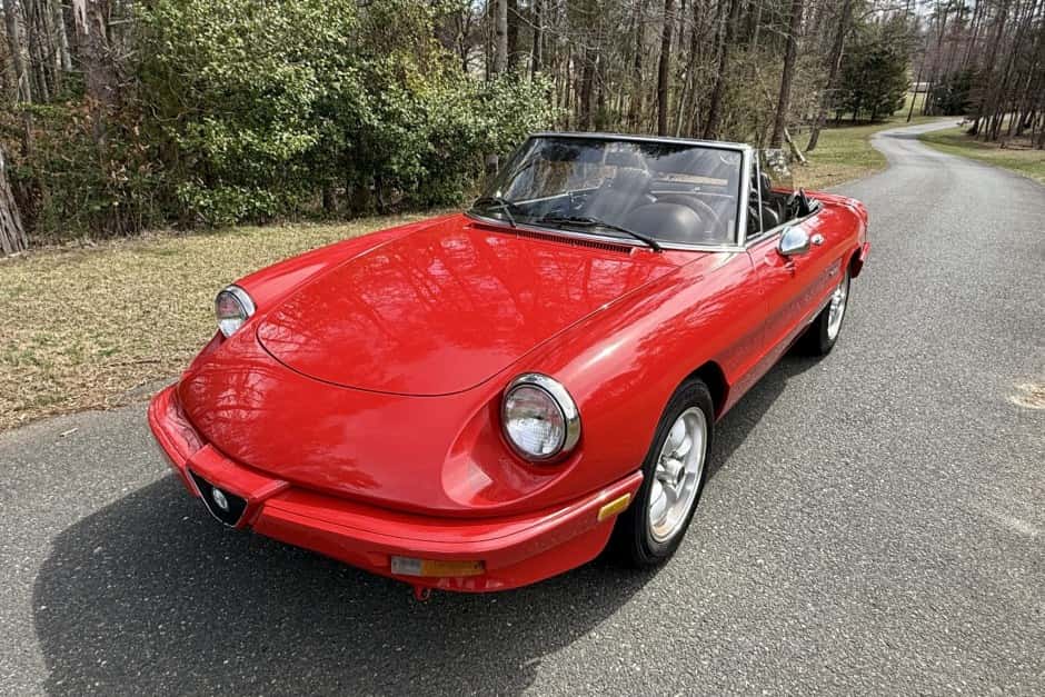 1986 Alfa Romeo 105/115 Spider Series 3 sold for $8,000