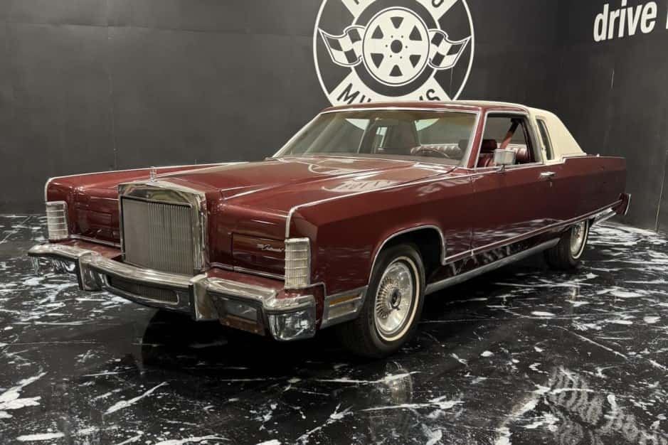 1977 Lincoln Continental (1970-1979) sold for $8,700