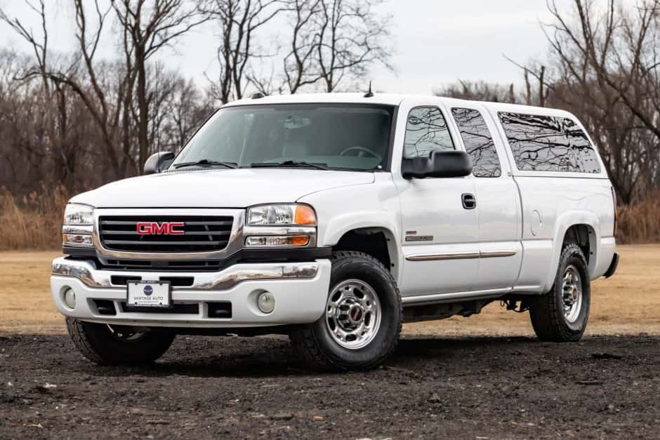 2004 GMC Sierra HD (GMT800 2000-2007) sold for $31,219