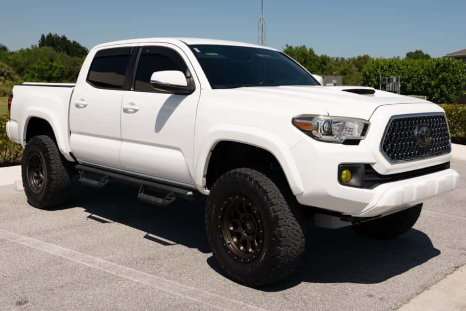 2018 Toyota Tacoma (N300 2016-2023) sold for $32,500