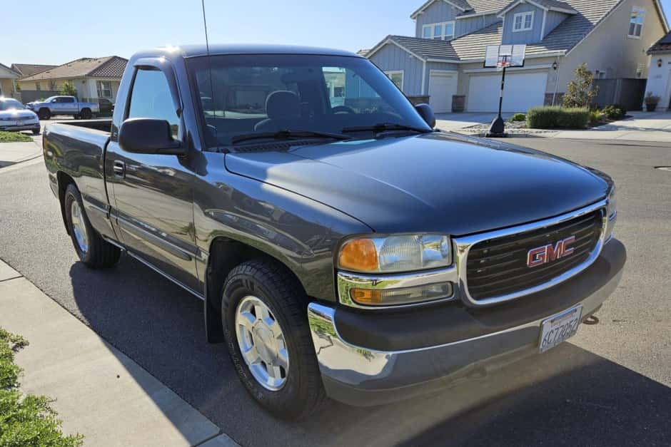 2000 GMC Sierra (GMT800 1999-2007) sold for $11,500