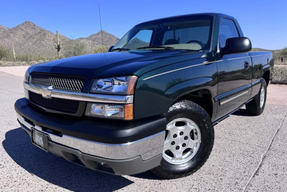 2004 Chevrolet Silverado GMT800 (1999-2007) sold for $17,250