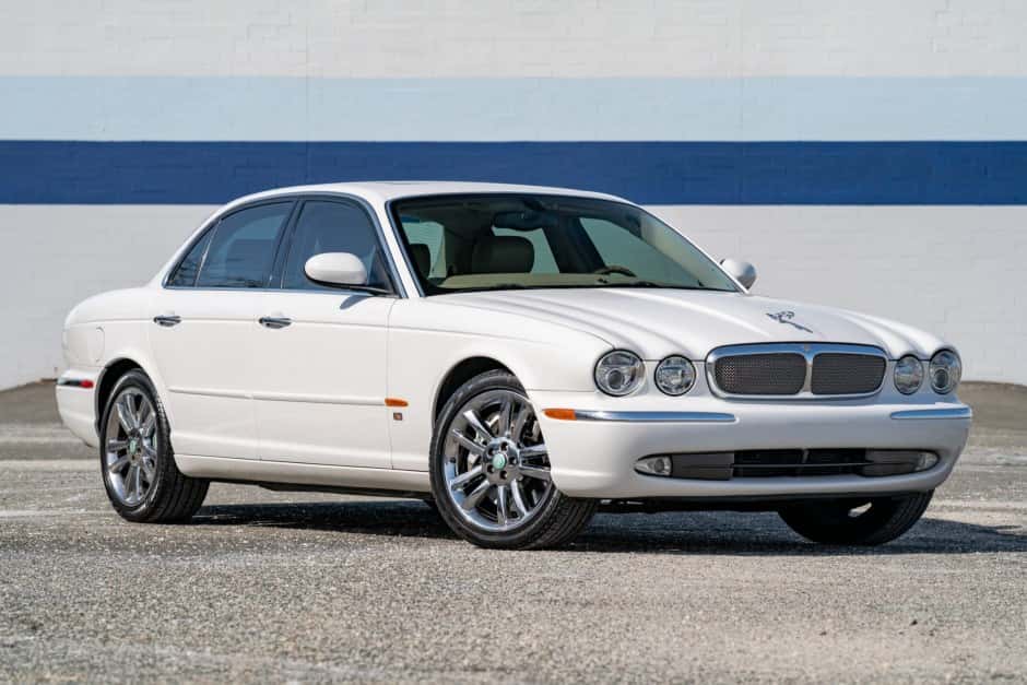 2004 Jaguar X350/X356/X358 XJR (2004-2009) sold for $13,750