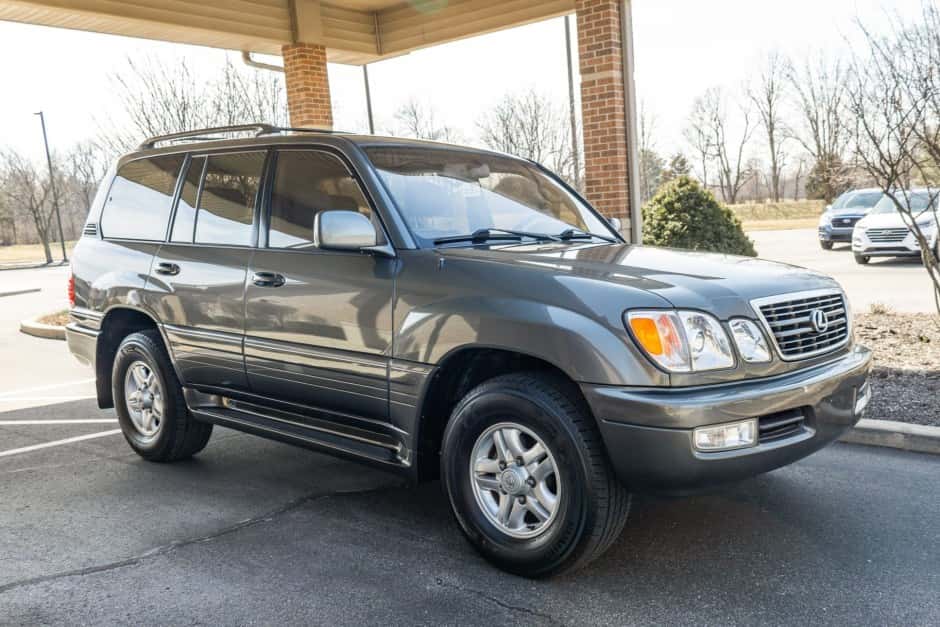 1999 Lexus LX470 sold for $19,150