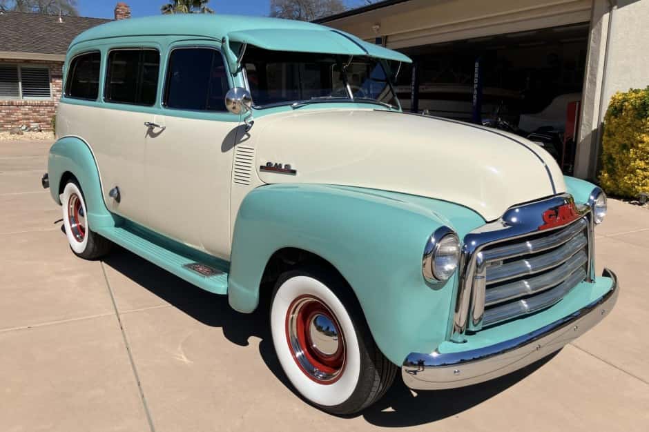 1953 GMC Carryall Suburban (1947-1955) sold for $33,000