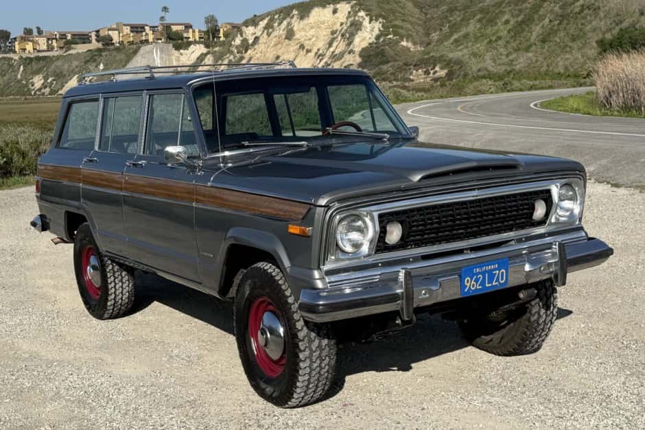 1977 Jeep SJ Wagoneer sold for $19,250