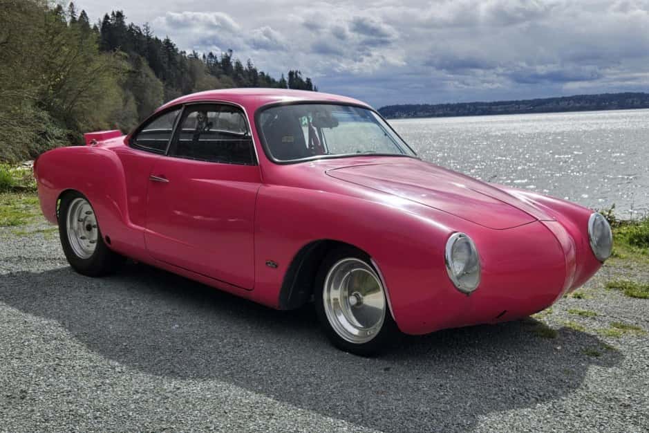 1971 Volkswagen Karmann Ghia sold for $5,678