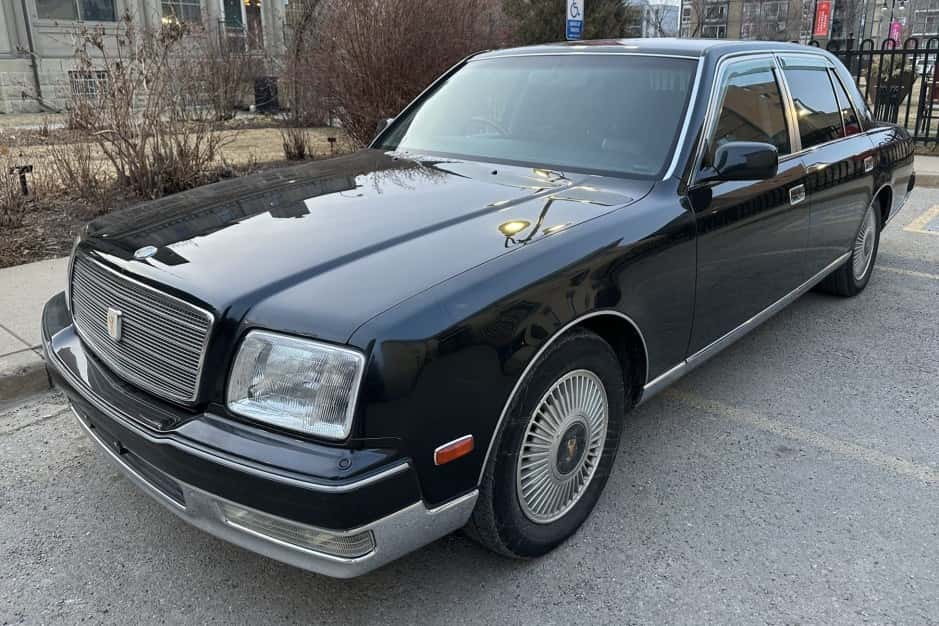 2002 Toyota Century sold for $10,700