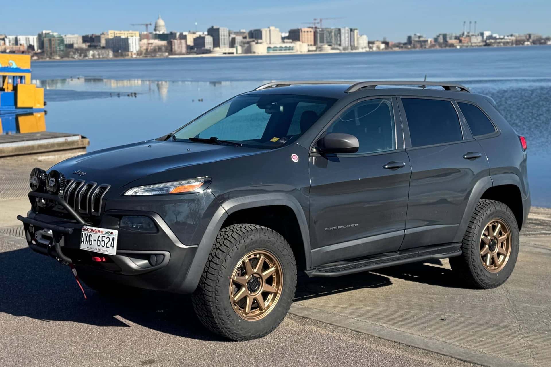 2016 Jeep Cherokee sold for $9,200