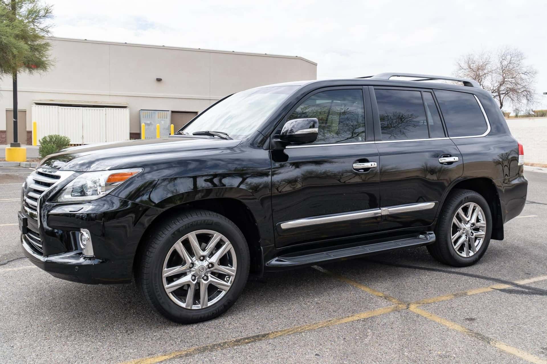 2015 Lexus LX sold for $37,200