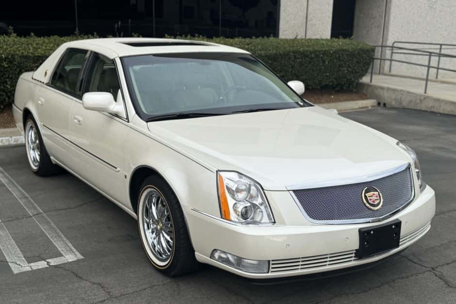 2007 Cadillac DTS sold for $16,750
