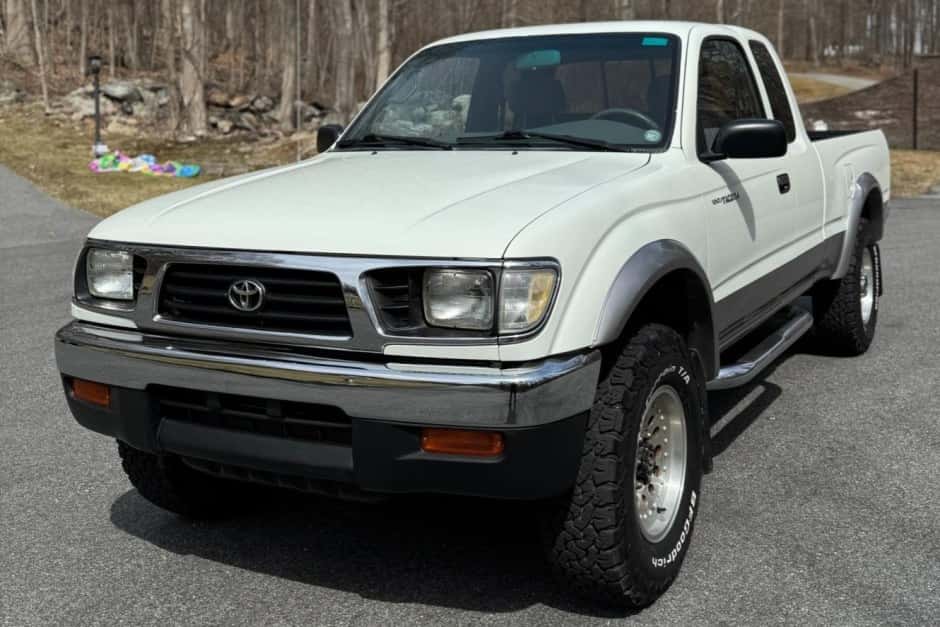 1996 Toyota Tacoma (N1X0 1995-2005) sold for $14,000