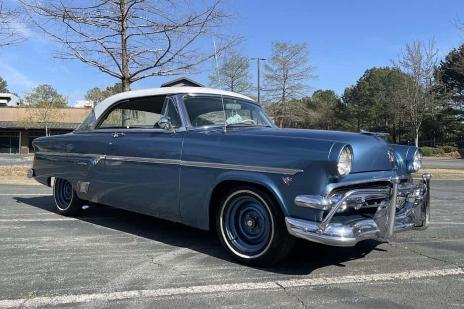1954 Ford Crestline sold for $9,000
