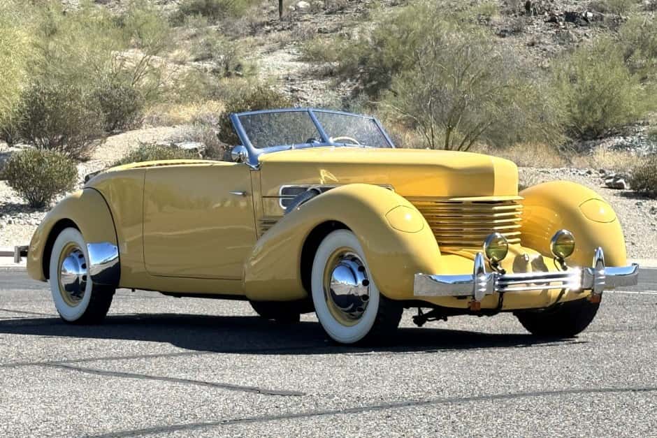 1937 Cord 810/812 sold for $182,000