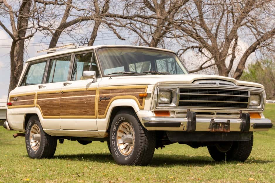 1987 Jeep SJ Grand Wagoneer sold for $8,500