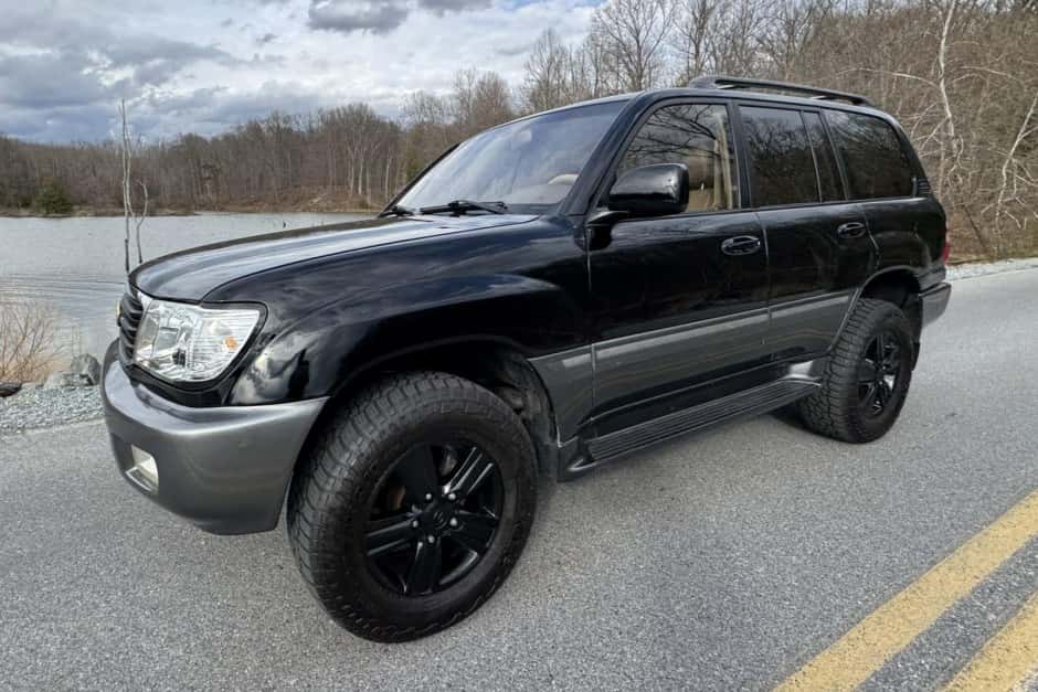 2001 Toyota Land Cruiser 100-Series sold for $16,750