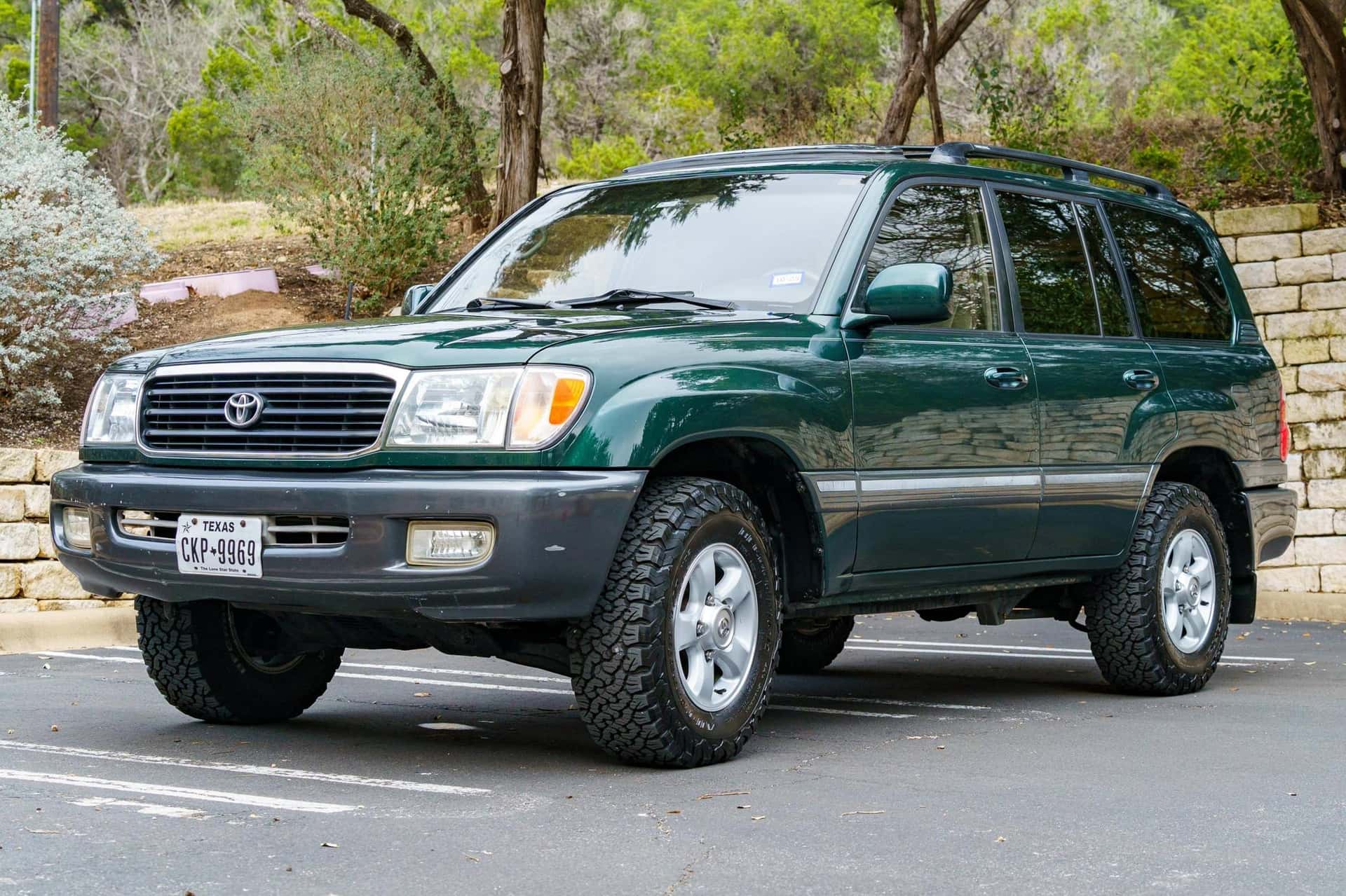 1999 Toyota Land Cruiser sold for $21,000
