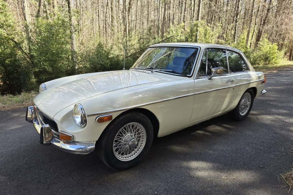 1974 MG MGB sold for $13,800