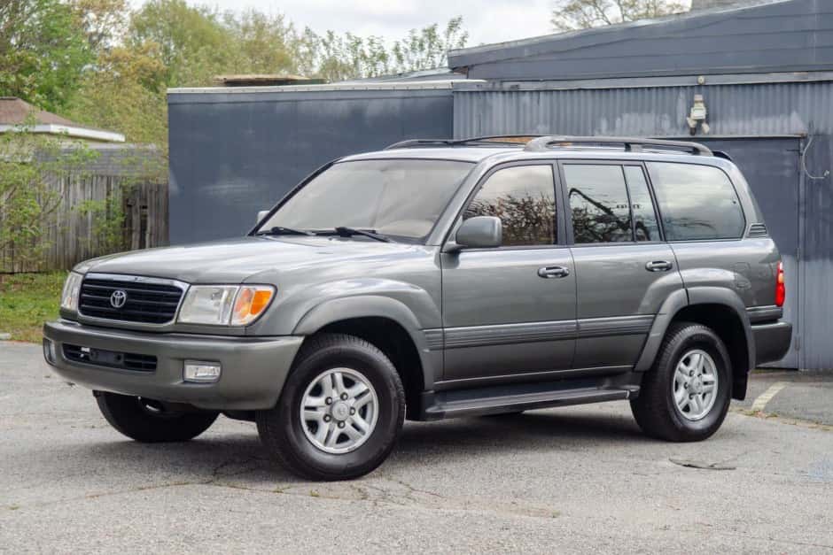 1999 Toyota Land Cruiser 100-Series sold for $12,750