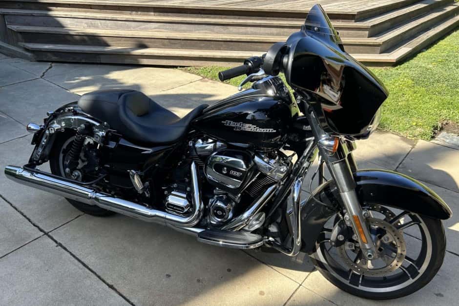2017 Harley-Davidson Touring sold for $9,600