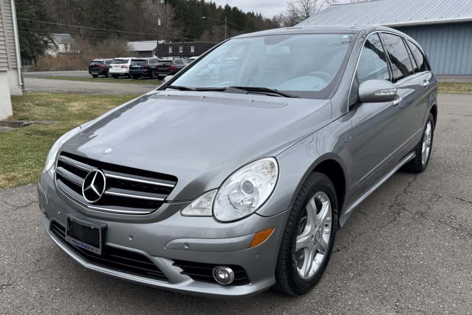 2010 Mercedes-Benz W251 R-Class sold for $8,200
